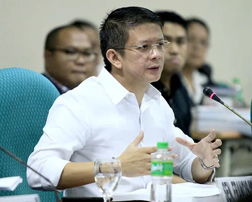 Chiz_Escudero_at_Senate_session_9.24.14